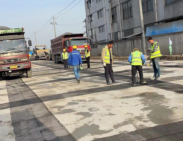 武汉老材料的新故事：玻璃纤维土工格栅如何在‘白改黑’浪潮中重获新生？