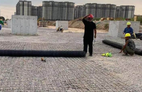武汉土工格栅铺设前地基要怎么处理？